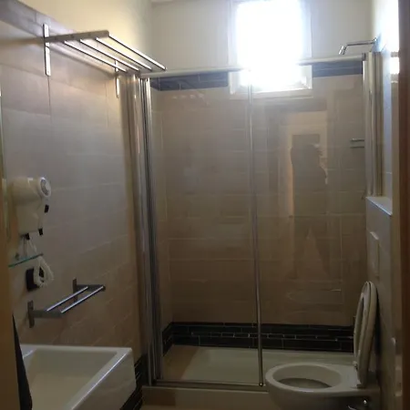 Alaska Hotell 3*